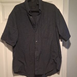 Van Heusen Men's Short-Sleeve Button-Down Shirt in Charcoal